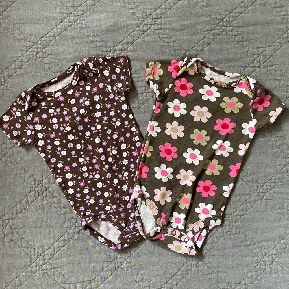 Carter’s Onesie Lot ✨$6 BUNDLE✨ Size 9 months